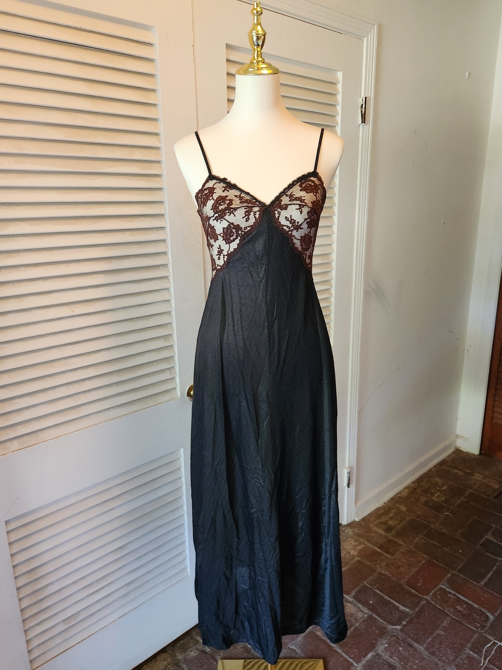 Vintage Miss Elaine Black Negligee with Brown Lace Bodice